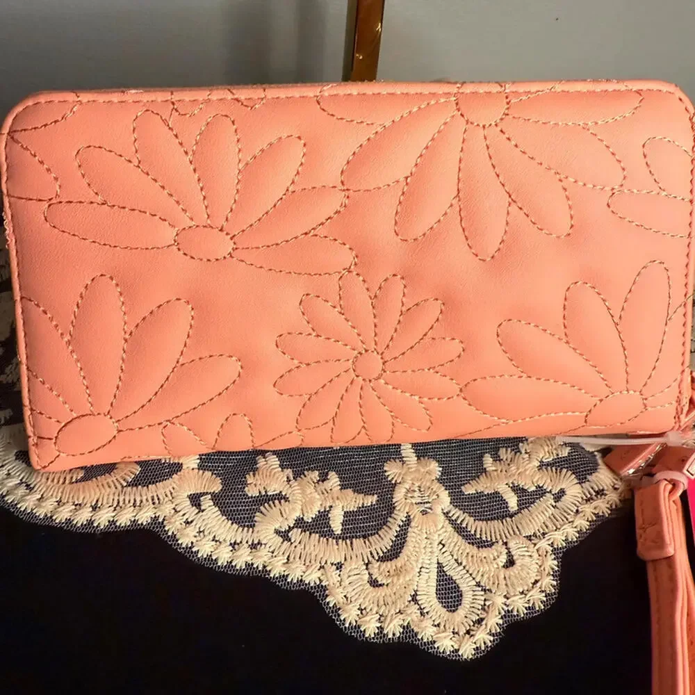 Betsey Johnson Peach Daisy Zip Around Wallet Wristlet NWT